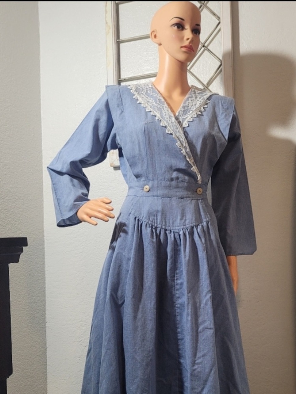 Vintage Long Sleeve Blue Midi Dress with Lace Trim